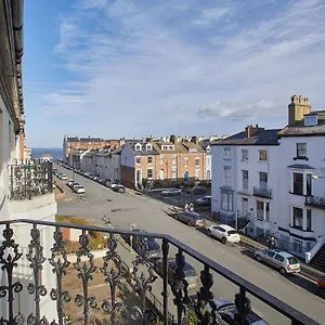 https://little-acorn-apartment.yorkshirehotels.net